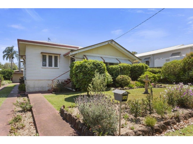 27 Collins Street, Mount Lofty QLD 4350