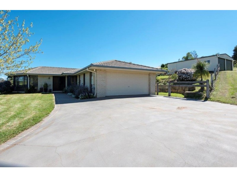 8 Palmer Drive, Highfields QLD 4352