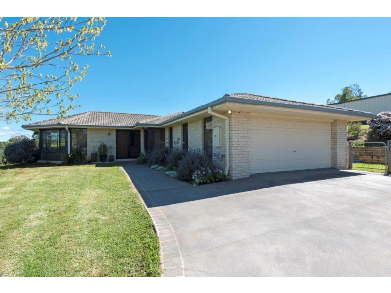 8 Palmer Drive, Highfields QLD 4352