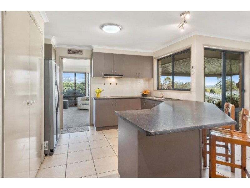 8 Palmer Drive, Highfields QLD 4352