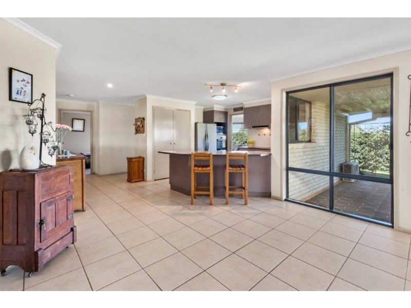 8 Palmer Drive, Highfields QLD 4352