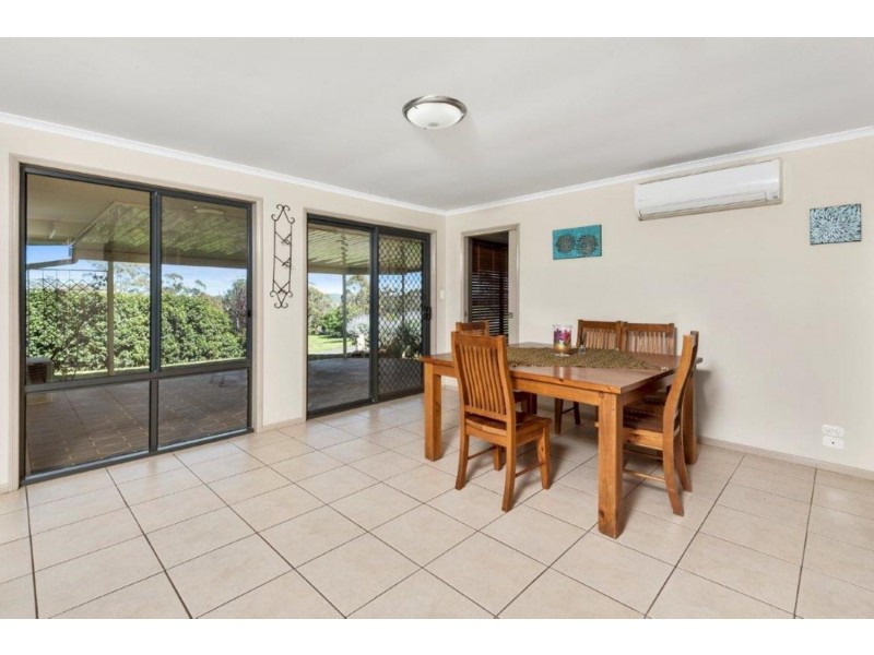 8 Palmer Drive, Highfields QLD 4352