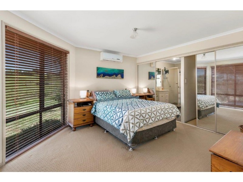 8 Palmer Drive, Highfields QLD 4352