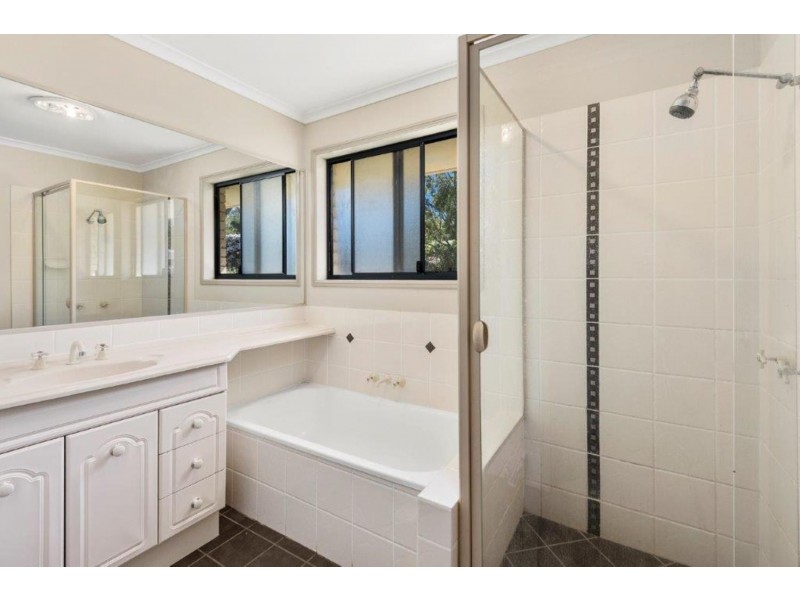 8 Palmer Drive, Highfields QLD 4352