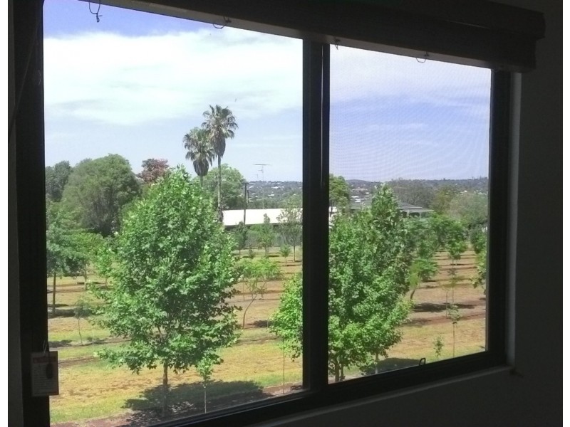 4/16 Pascoe Lane, Mount Lofty QLD 4350