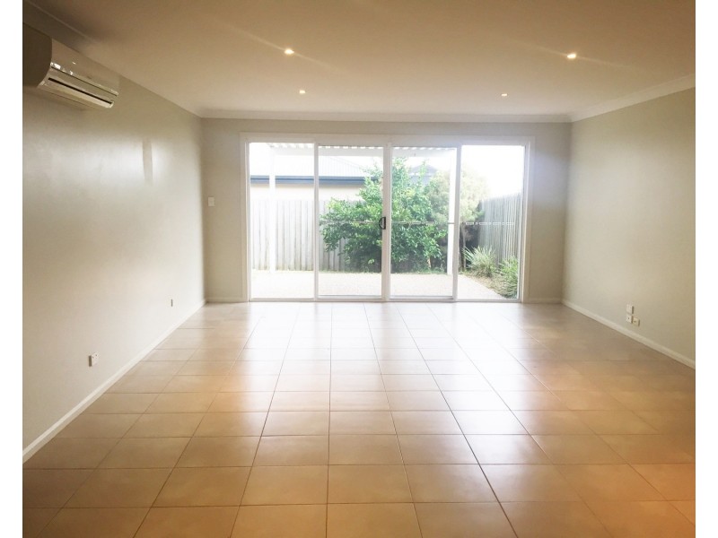 2/15 Horrocks Crescent, Kearneys Spring QLD 4350