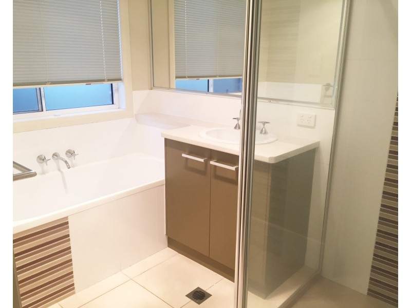 2/15 Horrocks Crescent, Kearneys Spring QLD 4350
