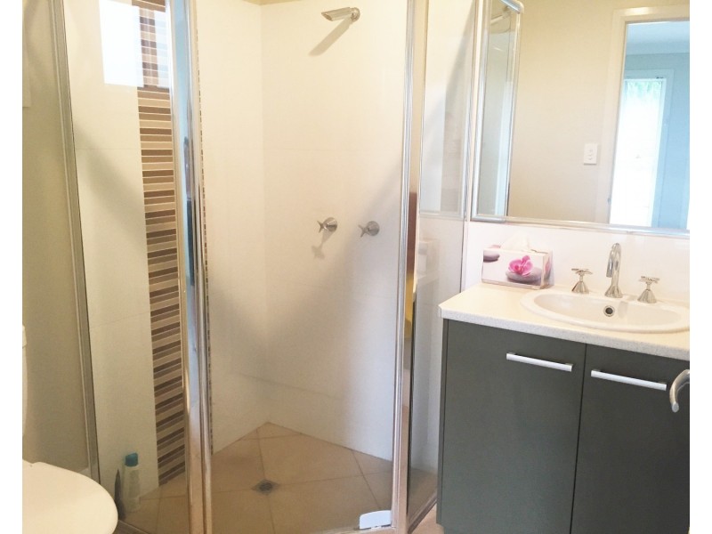 2/15 Horrocks Crescent, Kearneys Spring QLD 4350