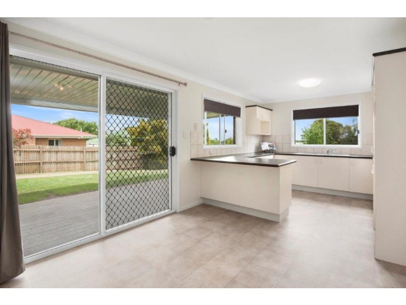 24 Gainsborough Drive, Glenvale QLD 4350