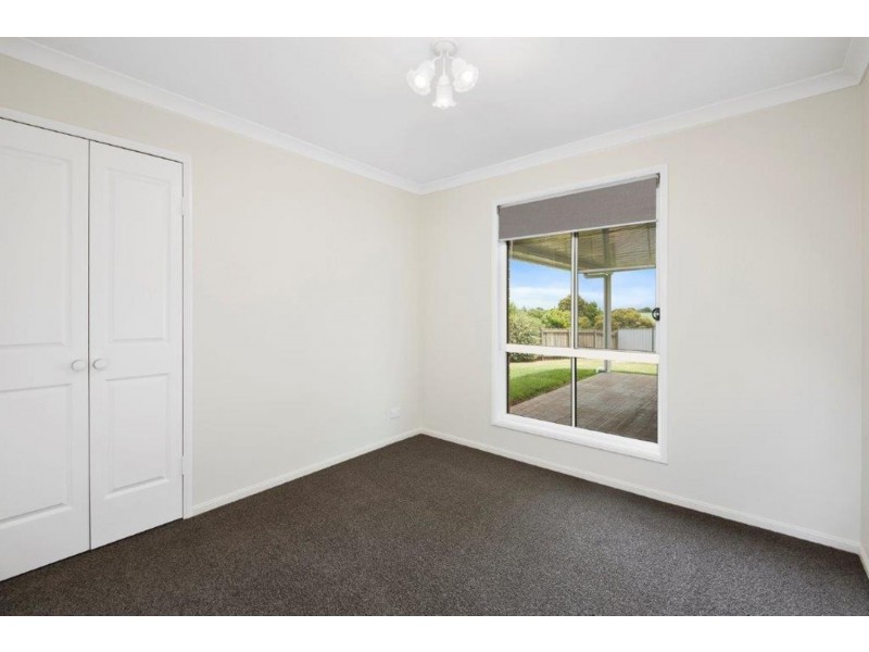 24 Gainsborough Drive, Glenvale QLD 4350