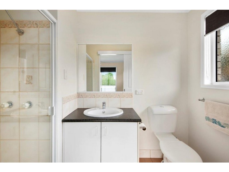 24 Gainsborough Drive, Glenvale QLD 4350