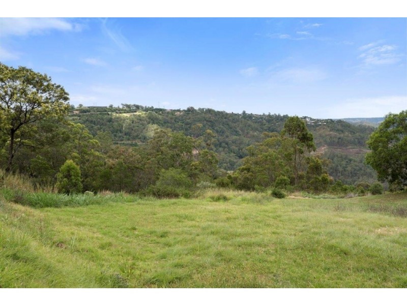 231 New England Highway, Harlaxton QLD 4350