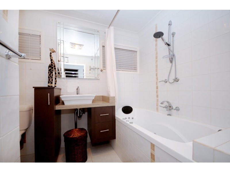 12 Bingara Street, Mount Lofty QLD 4350