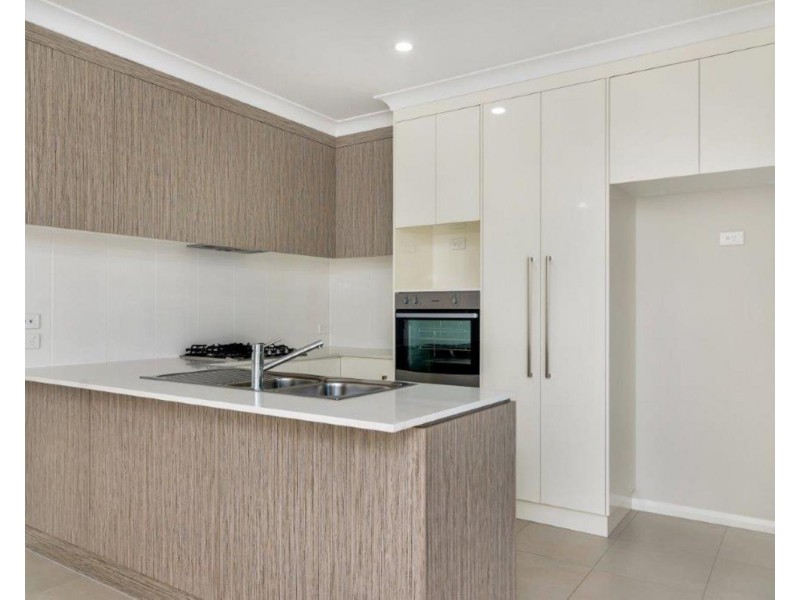 2/99 Long Street, South Toowoomba QLD 4350