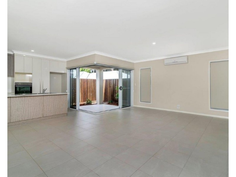 2/99 Long Street, South Toowoomba QLD 4350