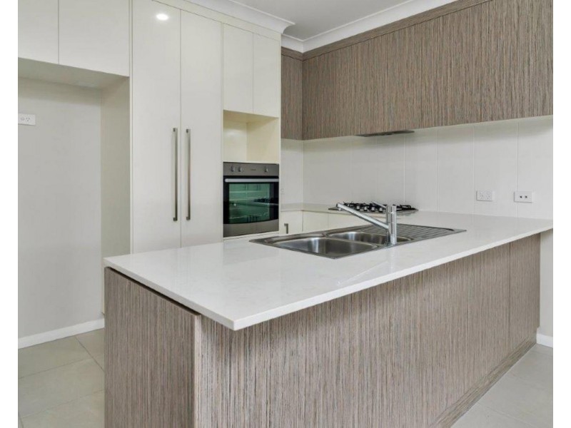 2/99 Long Street, South Toowoomba QLD 4350