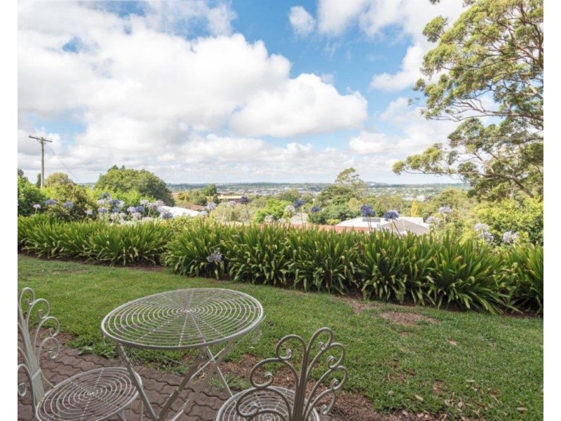 27/2 Benjamin Street, Mount Lofty QLD 4350