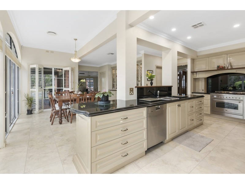 1 Bonville Court, Middle Ridge QLD 4350