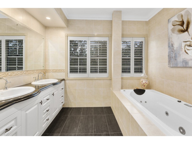 1 Bonville Court, Middle Ridge QLD 4350