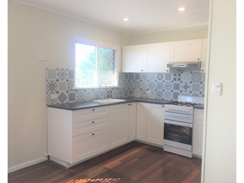 8 Norah Street, Centenary Heights QLD 4350