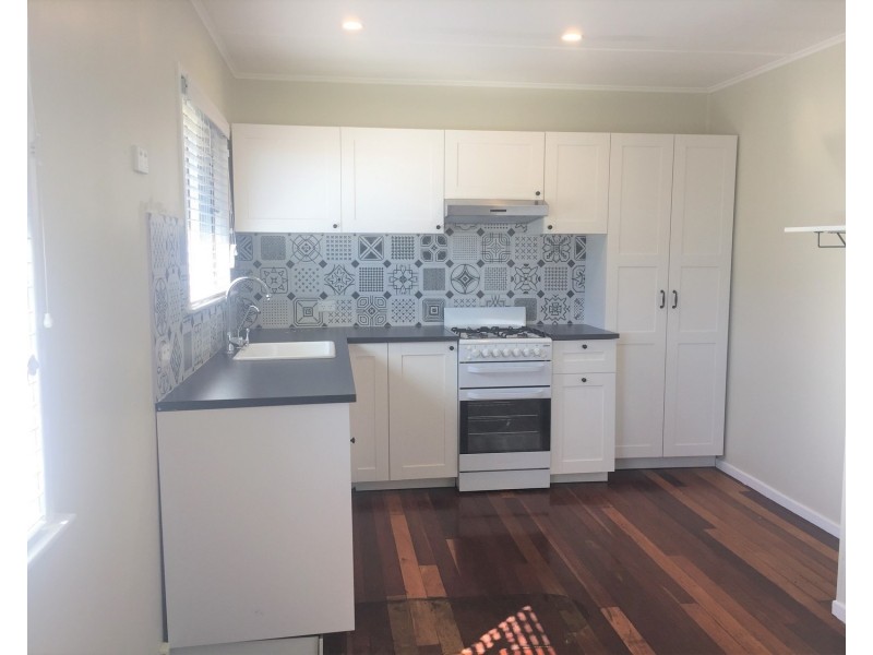 8 Norah Street, Centenary Heights QLD 4350