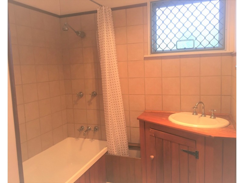 8 Norah Street, Centenary Heights QLD 4350