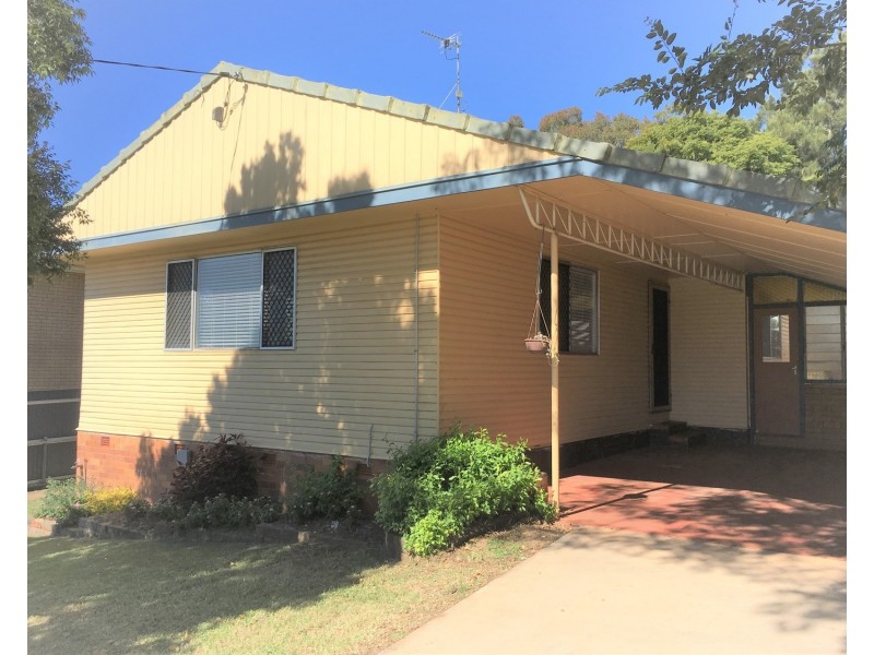 8 Norah Street, Centenary Heights QLD 4350