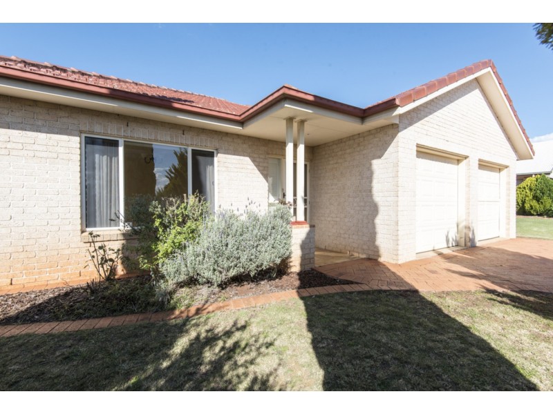 8 Poppy Court, Middle Ridge QLD 4350