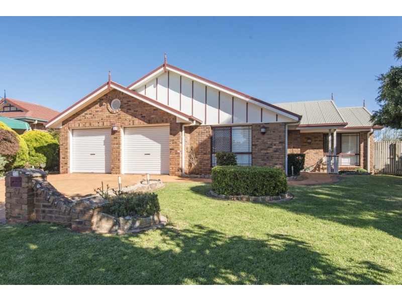 17 Dandelion Drive, Middle Ridge QLD 4350