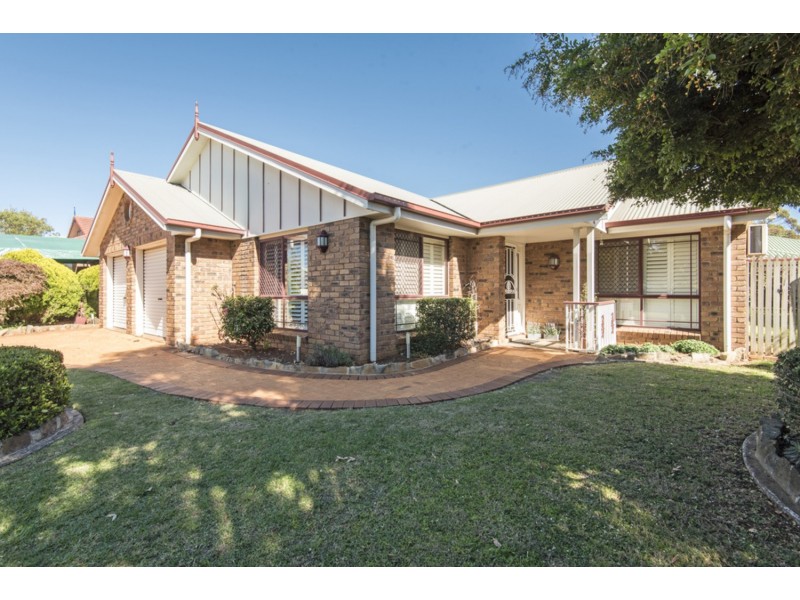 17 Dandelion Drive, Middle Ridge QLD 4350