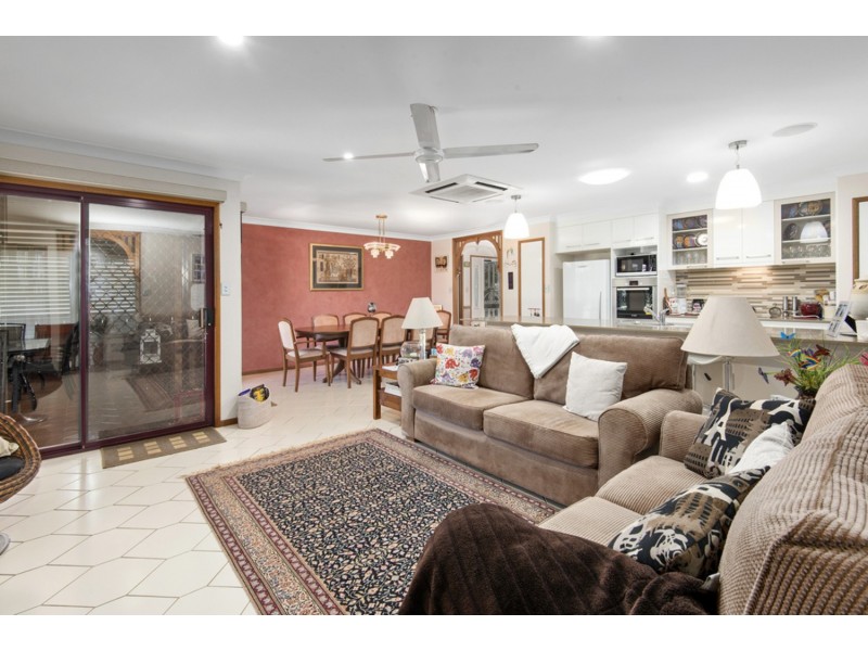 17 Dandelion Drive, Middle Ridge QLD 4350