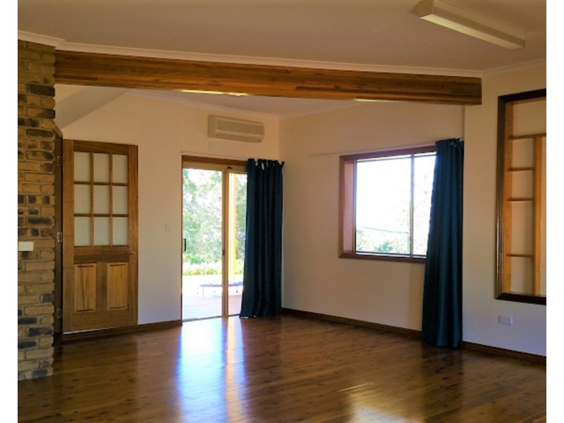 8 Glencoe Court, Middle Ridge QLD 4350