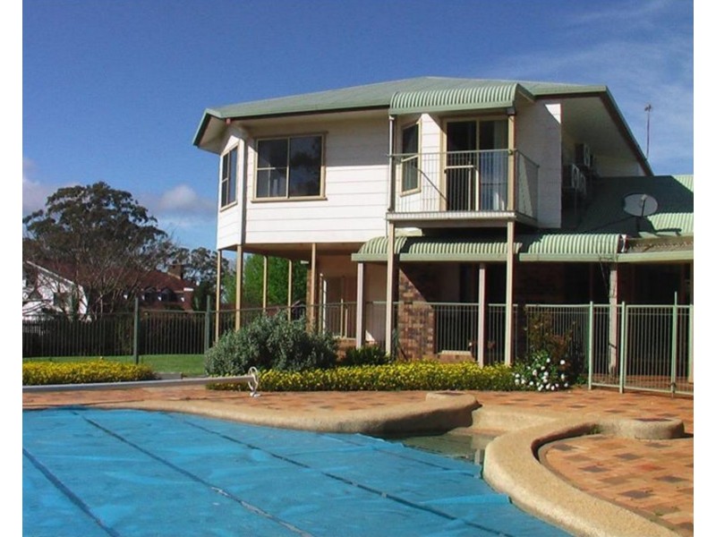 8 Glencoe Court, Middle Ridge QLD 4350