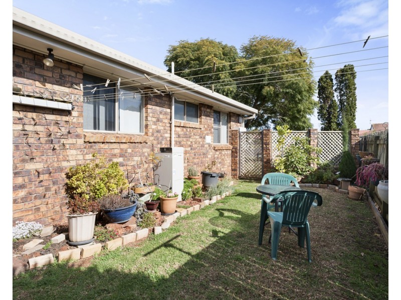 10  Carmen Street, Kearneys Spring QLD 4350