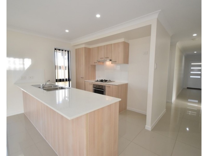 39 Mia Street, Wyreema QLD 4352