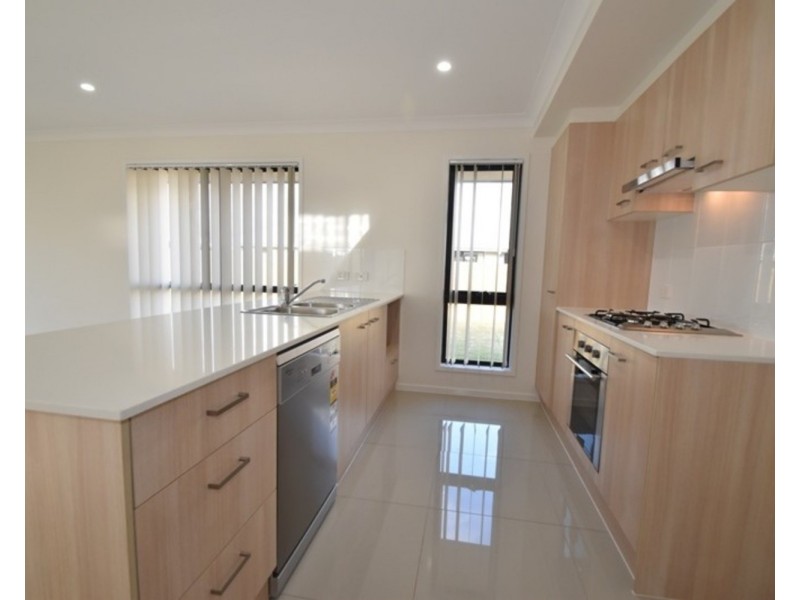 39 Mia Street, Wyreema QLD 4352