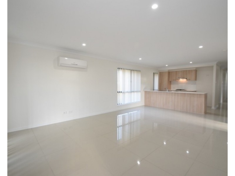 39 Mia Street, Wyreema QLD 4352