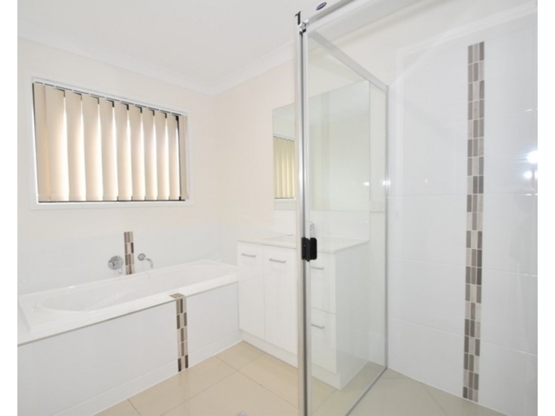 39 Mia Street, Wyreema QLD 4352