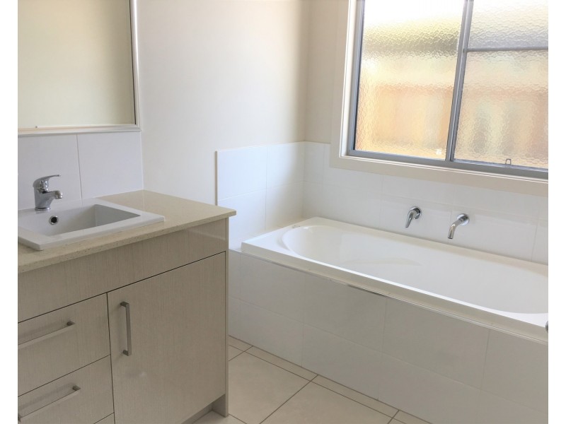 52 Sanctuary Drive, Cranley QLD 4350