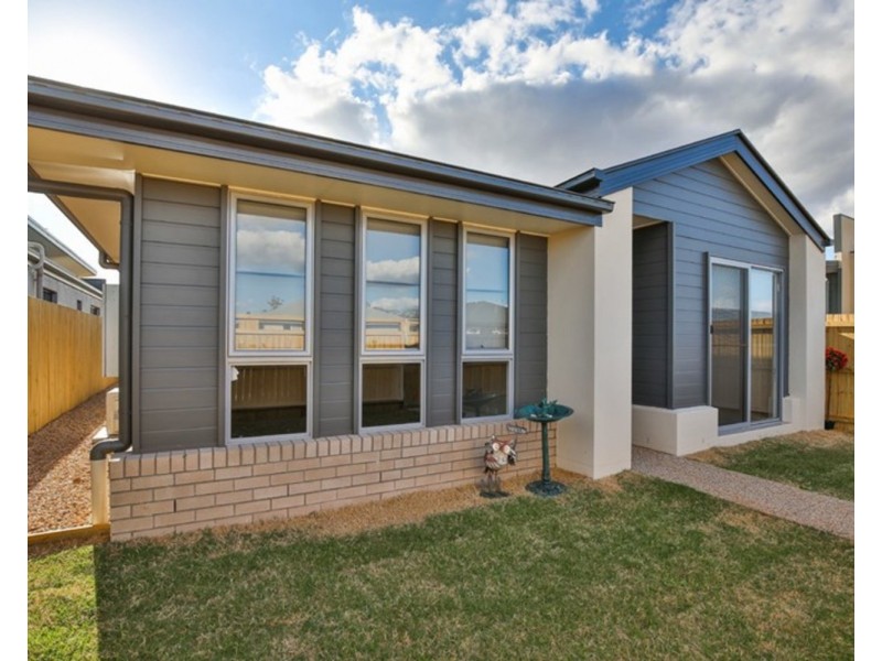 9 Farrer Street, Cranley QLD 4350