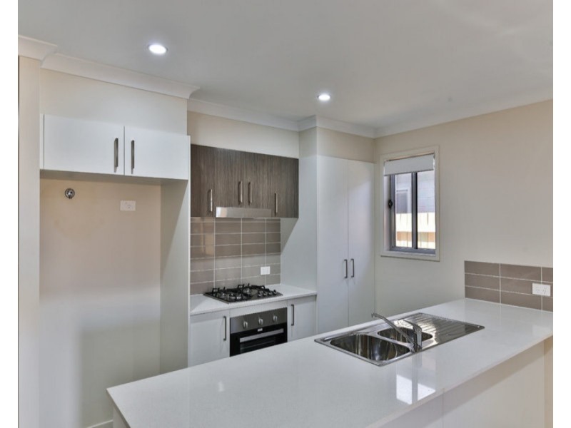 9 Farrer Street, Cranley QLD 4350