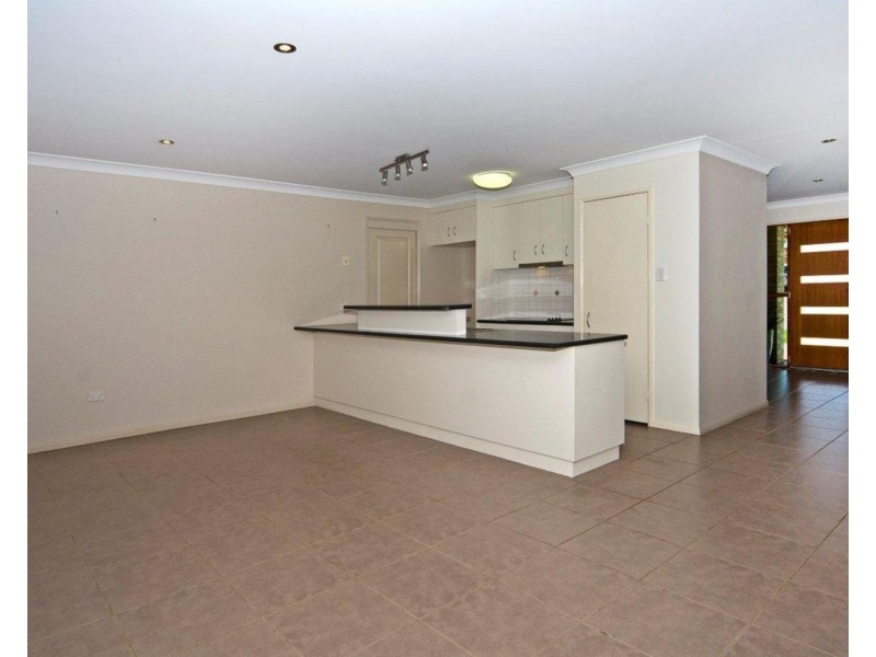 8 Patron Crescent, Glenvale QLD 4350