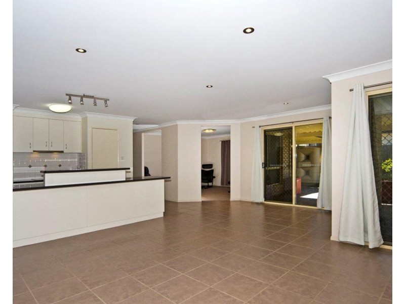 8 Patron Crescent, Glenvale QLD 4350