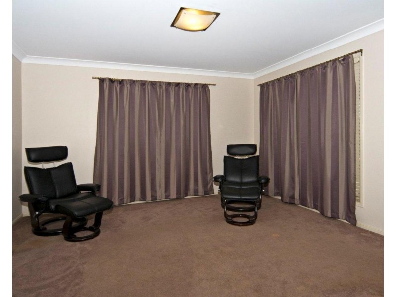 8 Patron Crescent, Glenvale QLD 4350