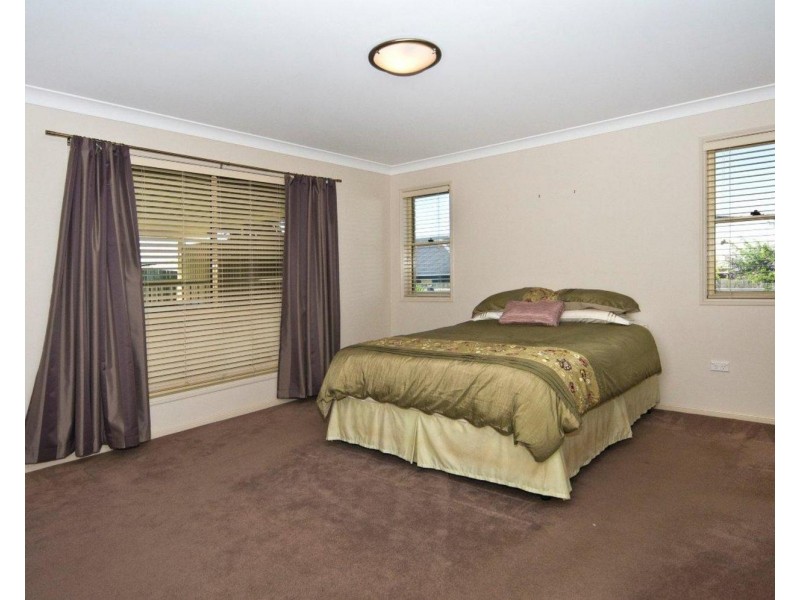 8 Patron Crescent, Glenvale QLD 4350