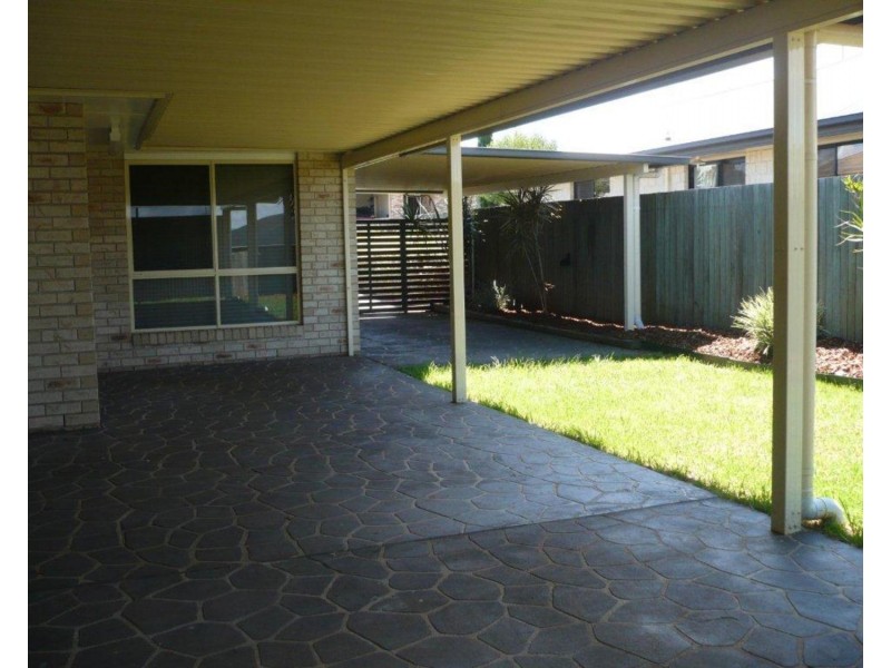 8 Patron Crescent, Glenvale QLD 4350