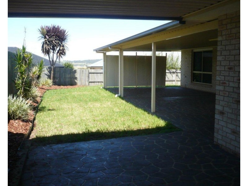 8 Patron Crescent, Glenvale QLD 4350