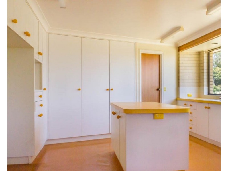 17 Niddrie Drive, Middle Ridge QLD 4350