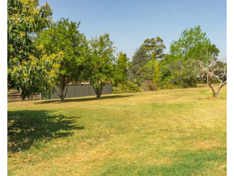 17 Niddrie Drive, Middle Ridge QLD 4350
