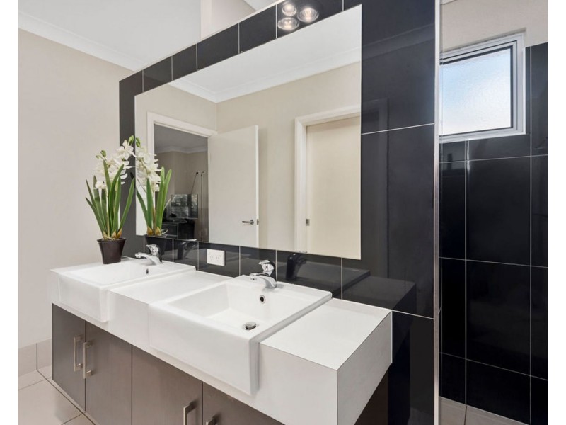 261a Geddes Street, Centenary Heights QLD 4350